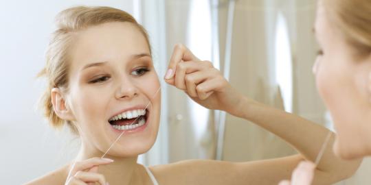 6 Manfaat kesehatan menggunakan benang gigi