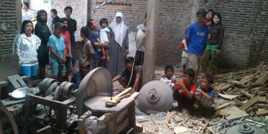Ironis, tentara jual kayu bakar di lokasi perbudakan 