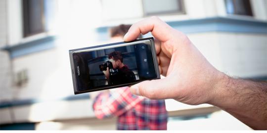 [Video] Nokia Lumia tantang kamera S4 dan iPhone 5