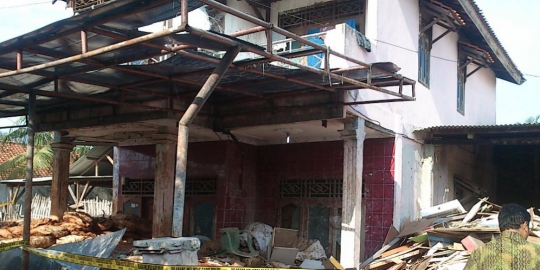 dan mayatnya dibuang ke laut rev1