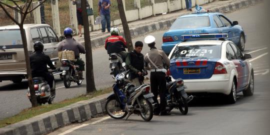 Gelar operasi, polisi tilang 198 pengendara di Jakbar