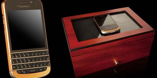 BlackBerry Q10 berlapis emas seharga 24 juta