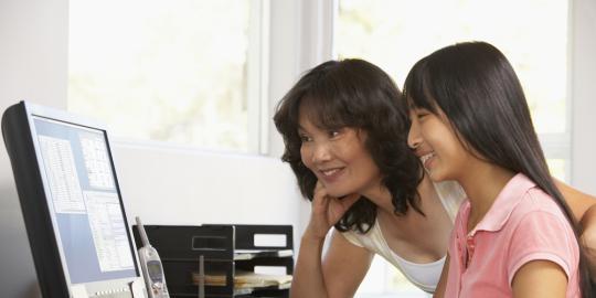 1 Dari 3 remaja berteman dengan ibunya di Facebook