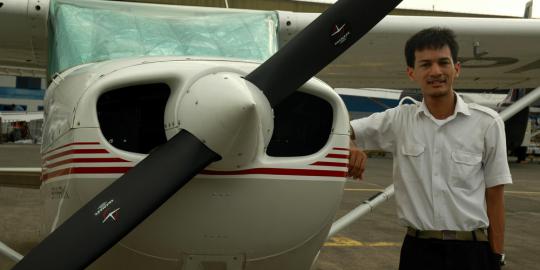 Dari SPG dan sopir taksi, Mahendra Ekananda kini jadi pilot