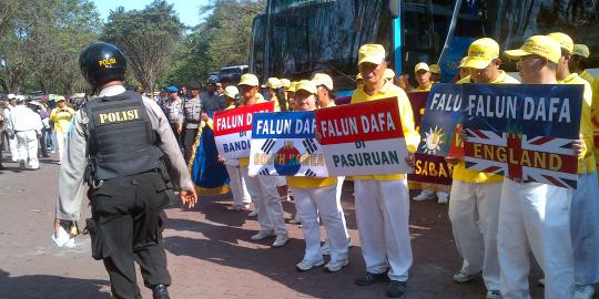 Polisi bubarkan perayaan Falun Gong di Surabaya