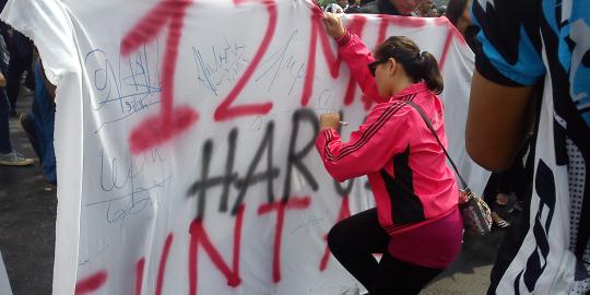 Mahasiswa Trisakti kirim karangan bunga buat SBY