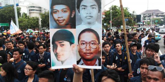 Mahasiswa Trisakti gelar peringatan Tragedi '98 di depan Istana