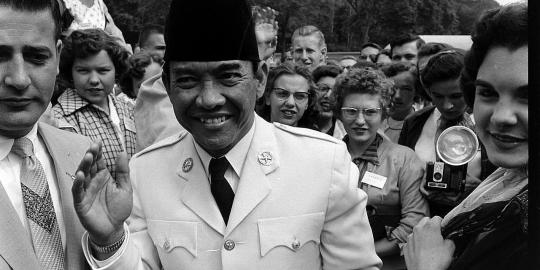 Soekarno punya pacar wanita cantik di Rusia?
