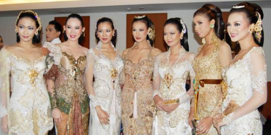 Penyiar radio Malaysia lecehkan pakaian tradisional kebaya 