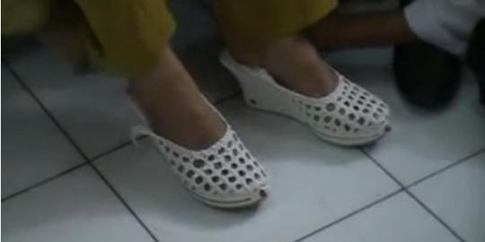 Sepatu antikekerasan seks dari SMP 1 Bogor dihina orang Malaysia