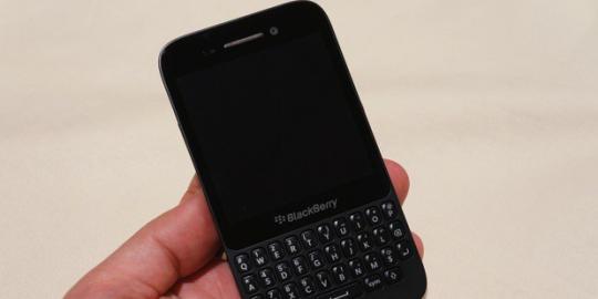 [Review] Blackberry Q5, Q10 versi murah