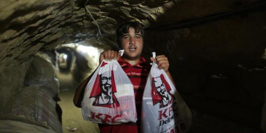 Warga Gaza keranjingan makan KFC