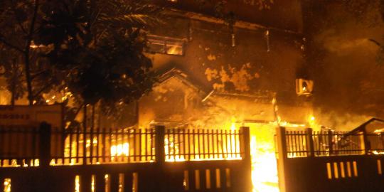 Sebuah kantor terbakar di Cikini berhasil dipadamkan