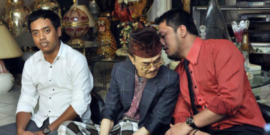 Eyang Subur mendapat banyak pertanyaan di Polda