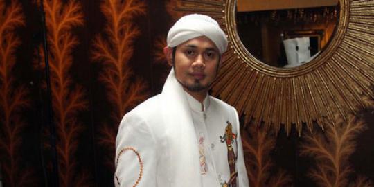 Resmikan pesantren, Ustad Guntur Bumi termotivasi Uje
