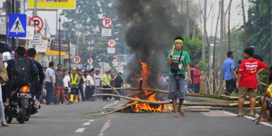 Warga: Mobil yang kacanya pecah, silakan hubungi kami