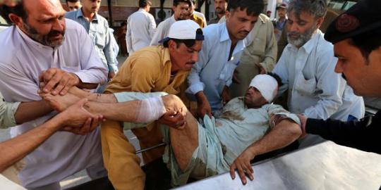 Dua bom meledak di masjid Pakistan, 15 tewas