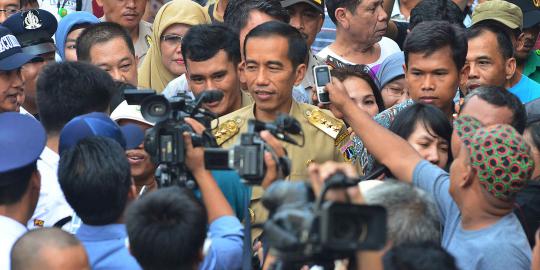Kampanyekan Ganjar-Heru, Jokowi blusukan ke Pasar Wonosobo