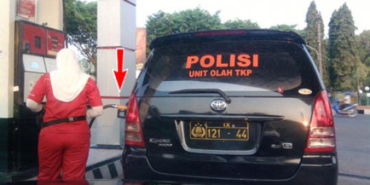 Trik, mobdin oknum polisi minum premium bersubsidi