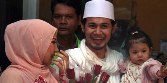 Asuh ponpes, Puput Melati dampingi dakwah suami