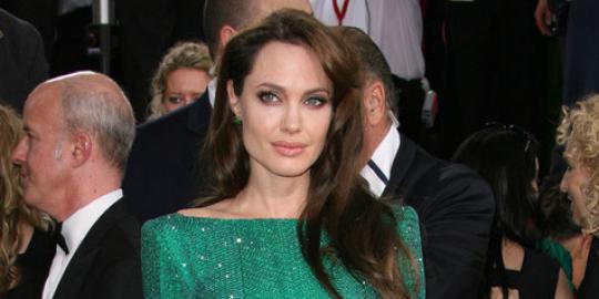 Angkat payudara, Angelina Jolie dianggap cari muka