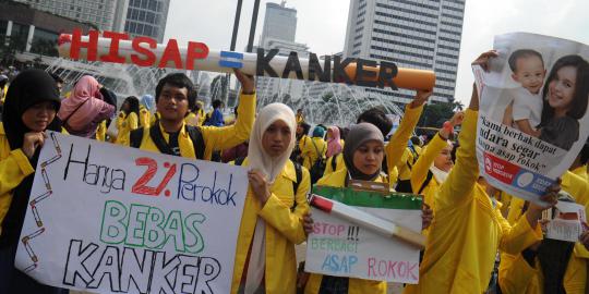 Puluhan mahasiswa demo anti-rokok di Bundaran HI