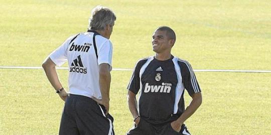 Pellegrini ingin bawa Pepe ke Manchester City