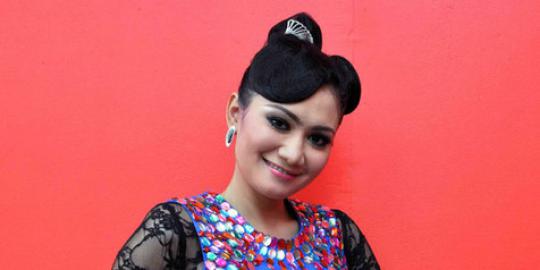 Chika Angel tak peduli dengan kasus Ahmad Fathanah