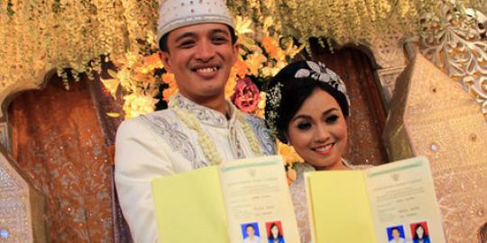 Eddy Brokoli beri tips cepat punya anak ke Eza Yayang