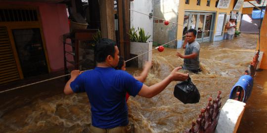Ratusan rumah di Kampung Pulo terendam banjir 2 meter