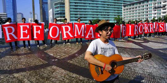 Aktivis gelar aksi tuntut 'Reformasi Birokrasi' di Bundaran HI
