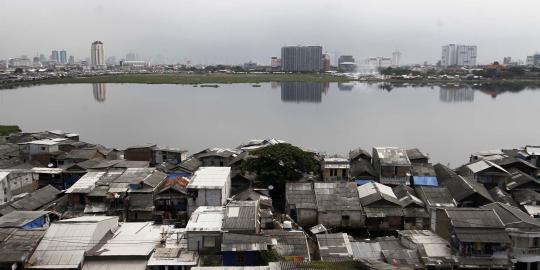 Sempat alot, sejumlah bangunan di waduk Pluit mulai dibongkar
