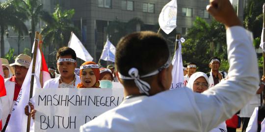 Ribuan perawat duduki Gedung DPR, lalin tersendat