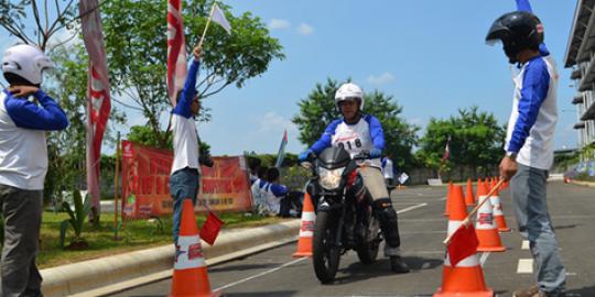 Bikers Honda adu skill safety riding