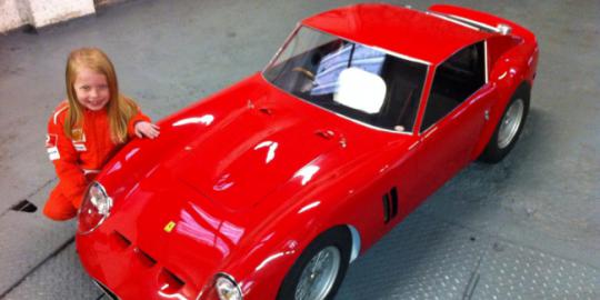 Keren, gadis pembalap umur 7 tahun punya Ferrari mini
