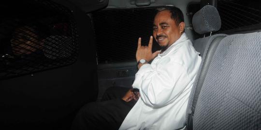Ditanya nikahi gadis SMK, Luthfi bungkam