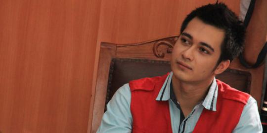 Eza Gionino dituntut 5 bulan penjara