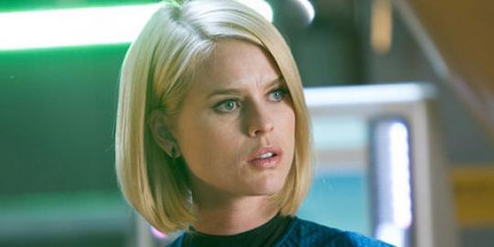 Star Trek Into Darkness dikritik karena adegan pakaian dalam