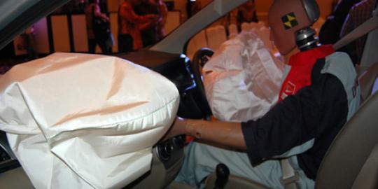 Kenapa Xenia tidak pakai airbag dari dulu?