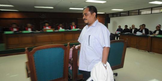 Asisten Luthfi & lawyer Fathanah kembali mangkir dari sidang