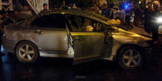 Honda Civic terbalik di Pondok Indah, dua orang alami luka