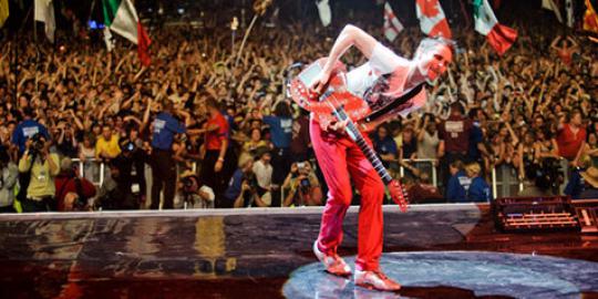 Latihan jelang show , Muse malah \'bakar\' venue!