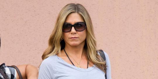 Angelina Jolie angkat payudara, bagaimana reaksi Jennifer Aniston?