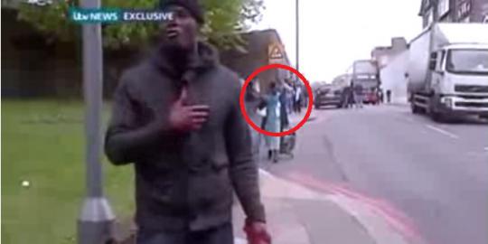 Perempuan Robocop ini tak peduli pembunuhan London