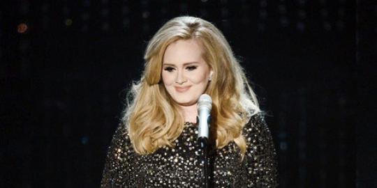 Alan Carr akan jadi ayah baptis putra Adele