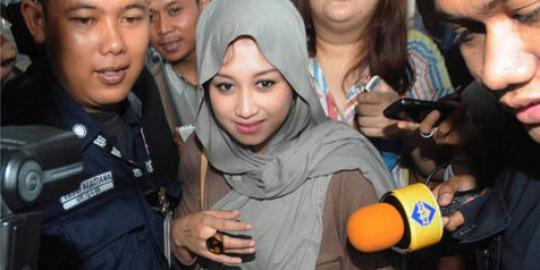 Ini alasan Sefti Sanustika terima pinangan Ahmad Fathanah