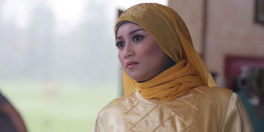 Istri Fathanah akui kasus suaminya dongkrak karir di dunia hiburan