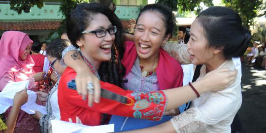 Rayakan kelulusan, SMAN 28 Jakarta berkebaya ria