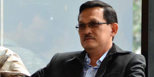 Didik Purnomo terima 'brownies' dari Sukotjo Bambang
