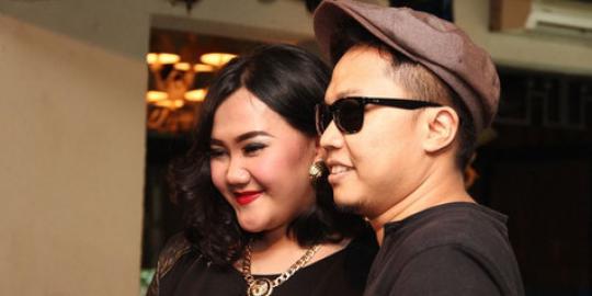 Vitha terbebani bawakan lagu ciptaan Sandhy Sondoro